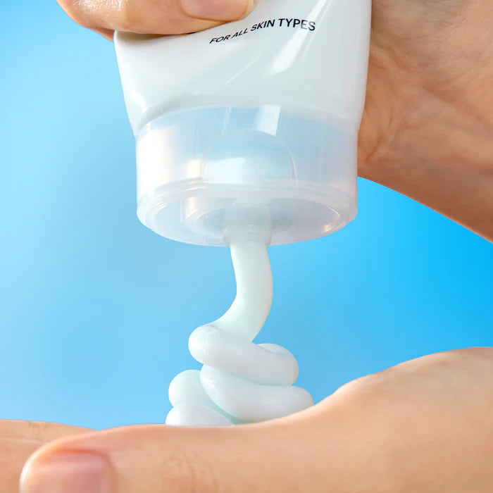 DIVE IN LOW MOLECULAR HYALURONIC ACID CLEANSING FOAM